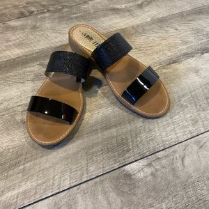 Sam & Libby Black Sandals Size 6
